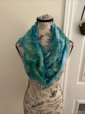 😃Blue-Green Tie-Dye Infinity Scarf